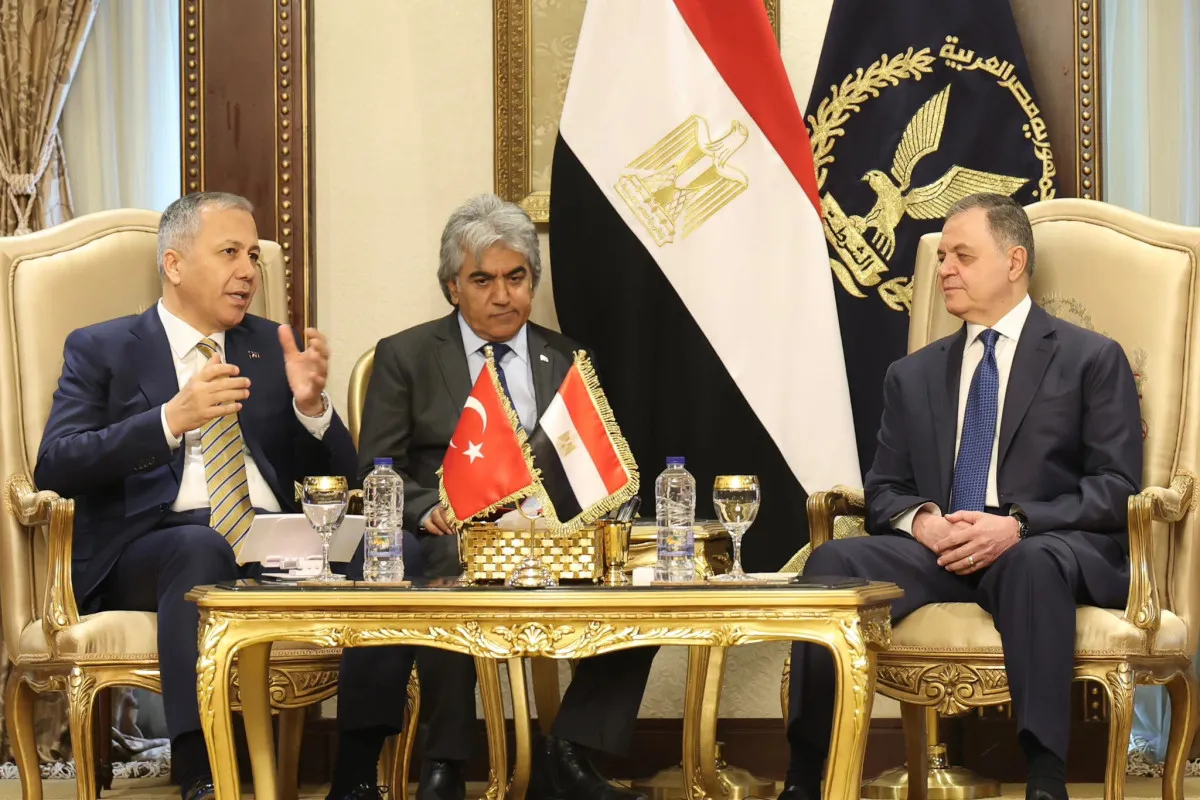 Bakan Yerlikaya Kahire’de Mısır İçişleri Bakanı Ile Görüştü!-1