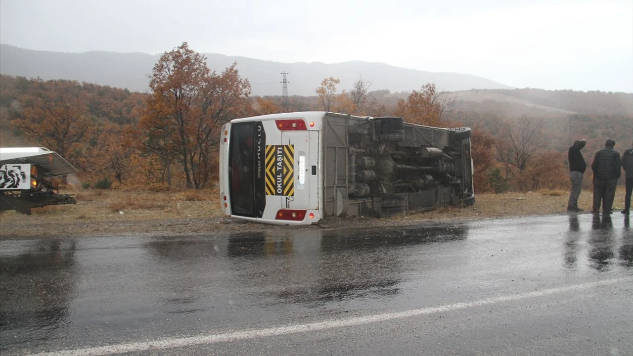 Beyşehir'de Korkutan Kaza Öğrenci Servisi Devrildi, 31 Yaralı!G