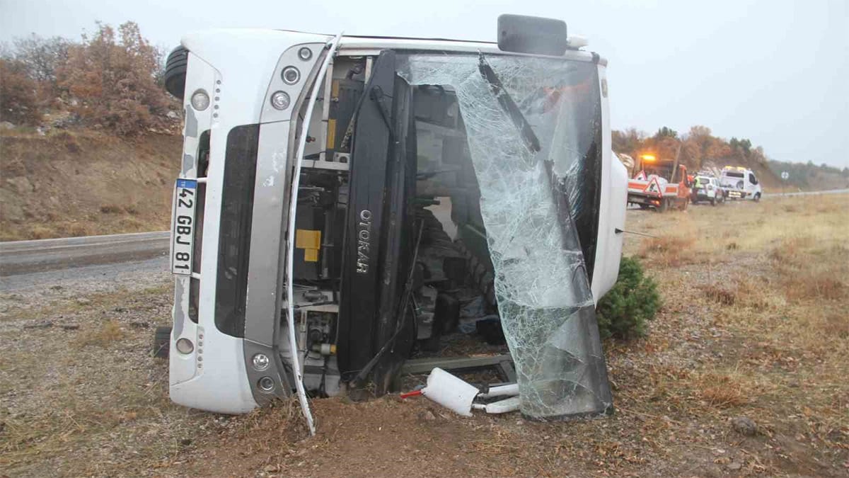 Beyşehir'de Korkutan Kaza Öğrenci Servisi Devrildi, 31 Yaralı!S