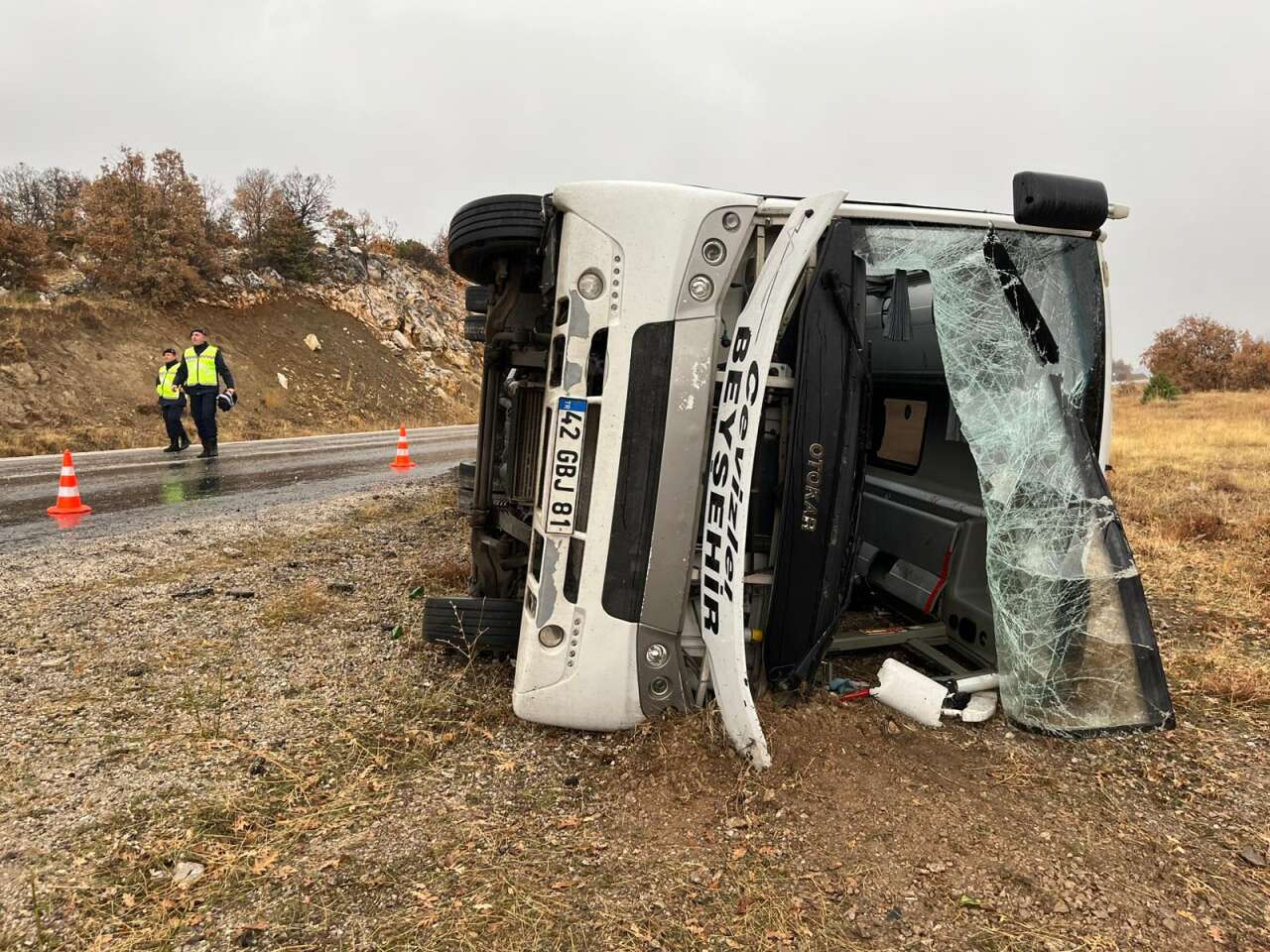 Beyşehir'de Korkutan Kaza Öğrenci Servisi Devrildi, 31 Yaralı!V