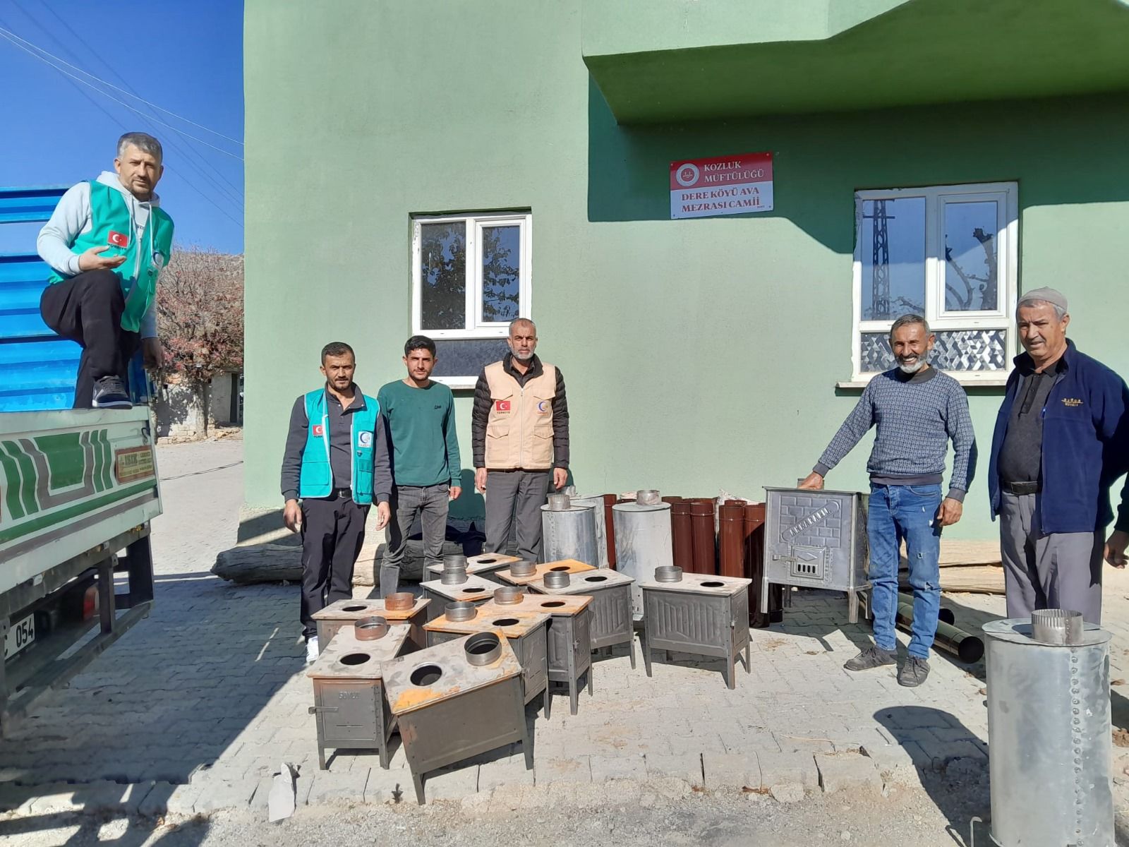 Cansuyu Derneği Batman'da Eğitim Ve Kış Desteğini Sürdürüyor (1)