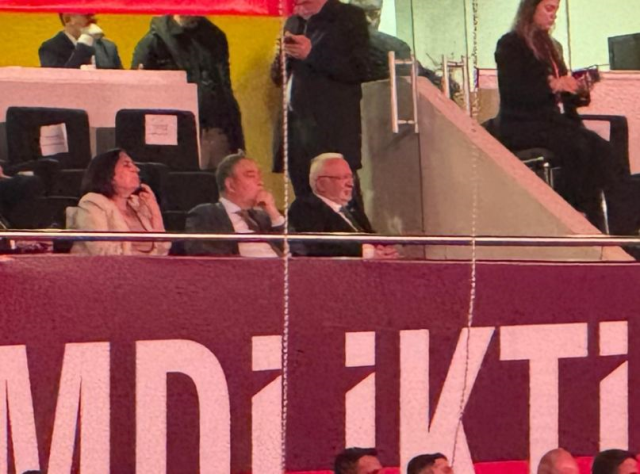 Chp Kurultayı'nda Gergin Anlar! Cumhurbaşkanı Erdoğan'la Ilgili Video Izletilmeye Başlayınca Elitaş Salonu Terk Etti (1)