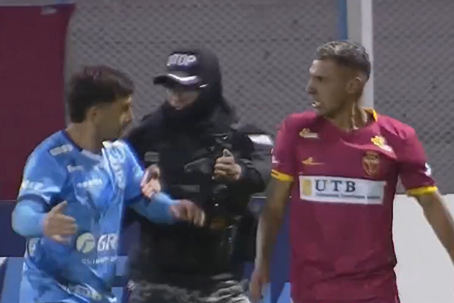 Çılgın Maçta 17 Kırmızı Kart Çıktı Futbol Sahasında Yumruk Şovu! (2)