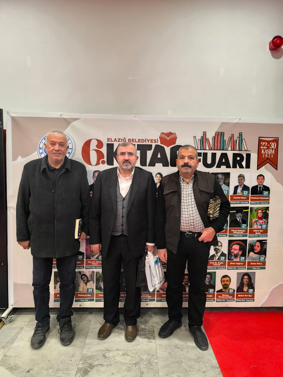 Dr. Talip Tuğrul, Elazığ Kitap Fuarında Okurlarıyla Buluştu2