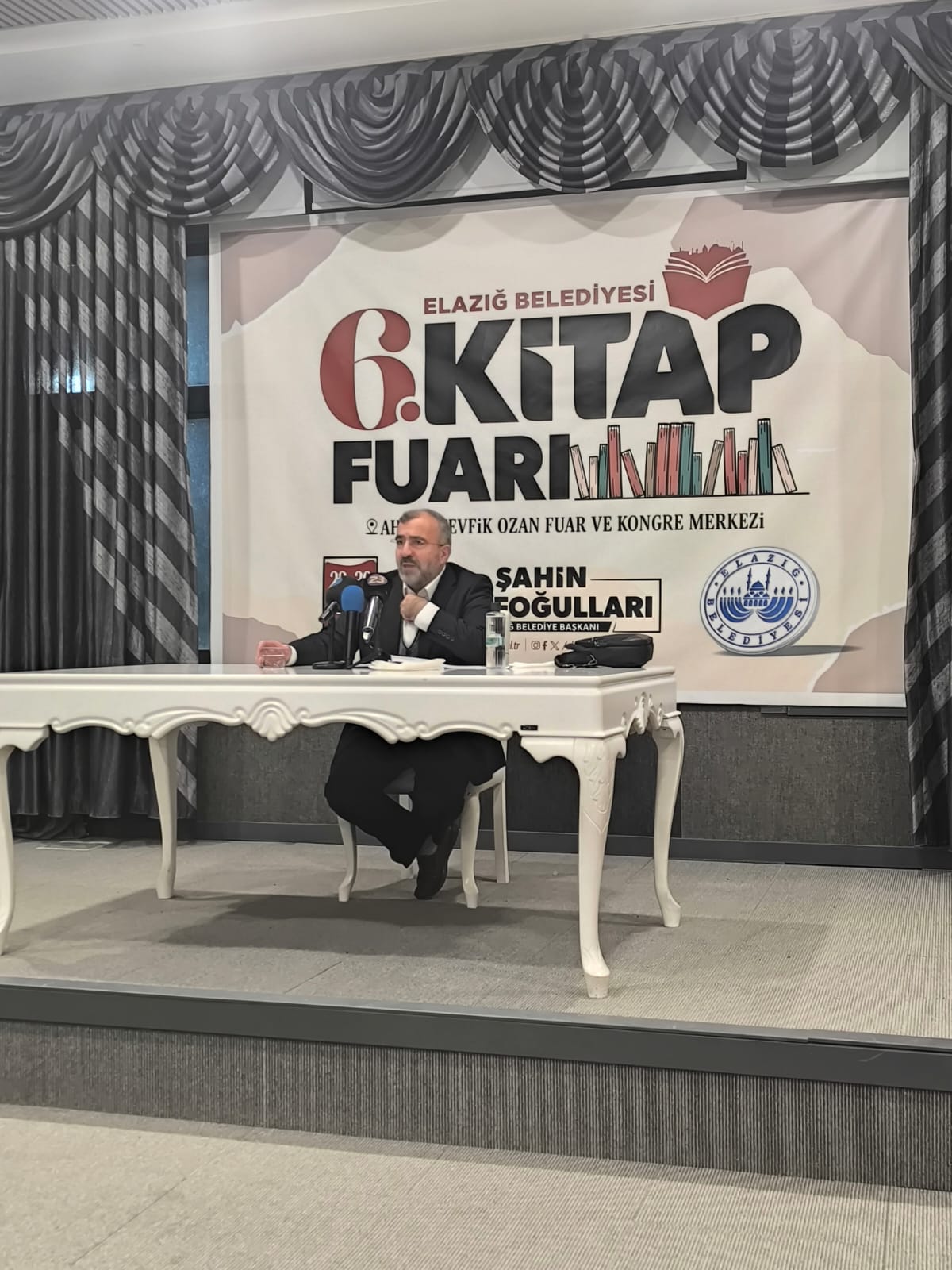 Dr. Talip Tuğrul, Elazığ Kitap Fuarında Okurlarıyla Buluştu55