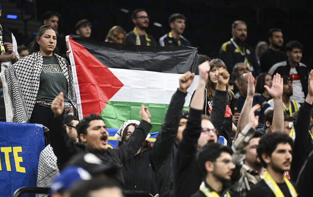 Fenerbahçe Taraftarından İsrail Tepkisi! Euroleague'deki Maça Filistin Mesajı Damga Vurdu (1)