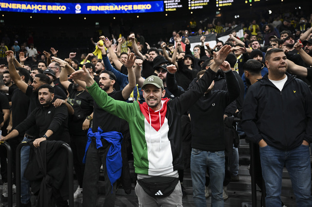 Fenerbahçe Taraftarından İsrail Tepkisi! Euroleague'deki Maça Filistin Mesajı Damga Vurdu (2)