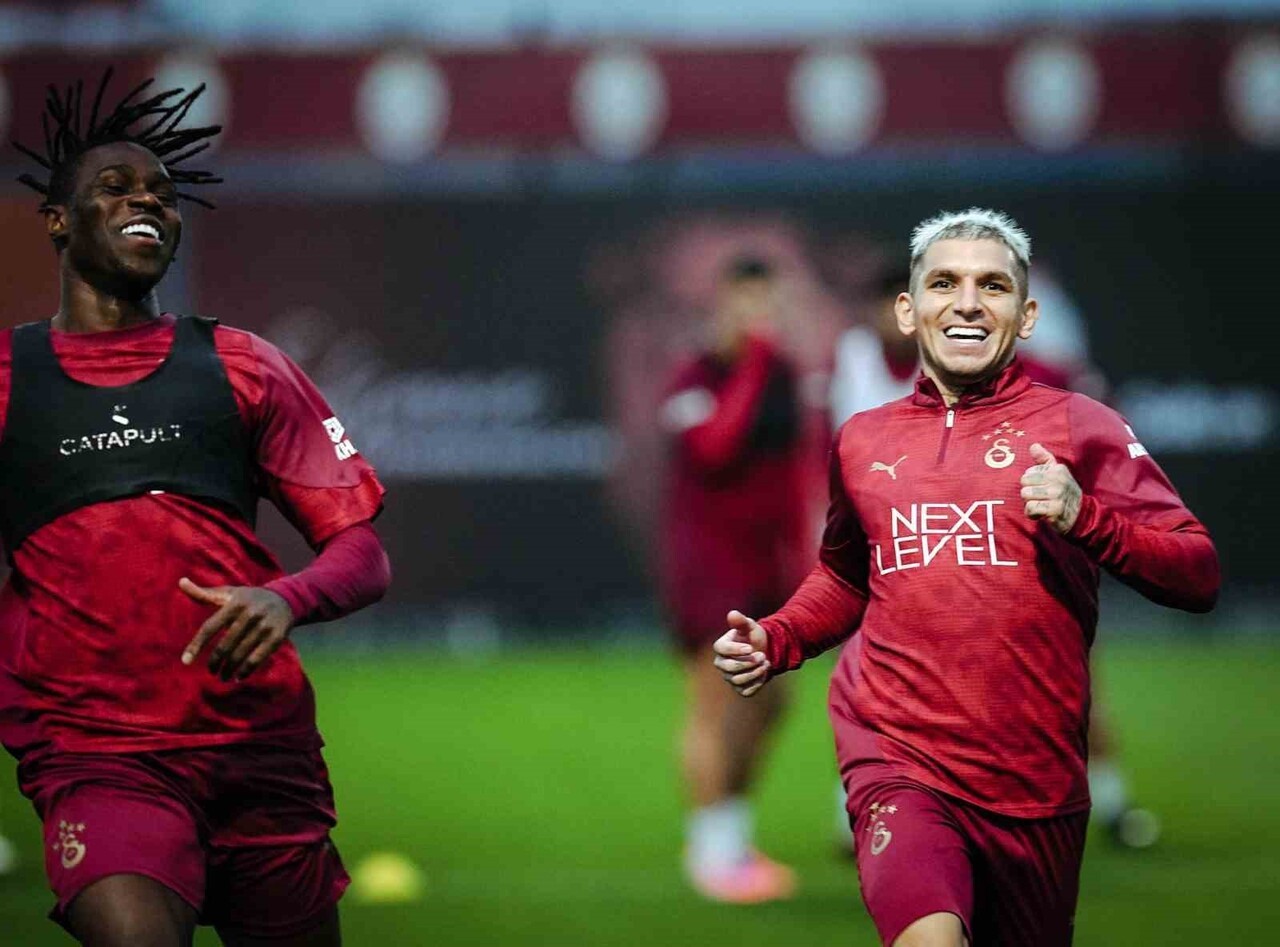 Galatasaray'da Gençlerbirliği Maçının Antrenmanı Devam Etti (2)