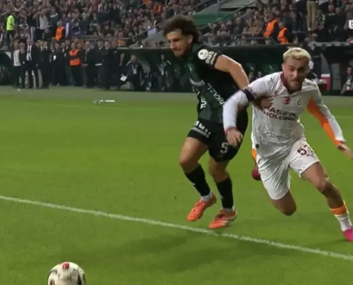 Galatasaray'ın Golü Ofsayt Mı, Fenerbahçe'ye Kırmızı Kart Çıkmalı Mıydı Dev Maçların Tartışmalı Hakem Kararları (2)