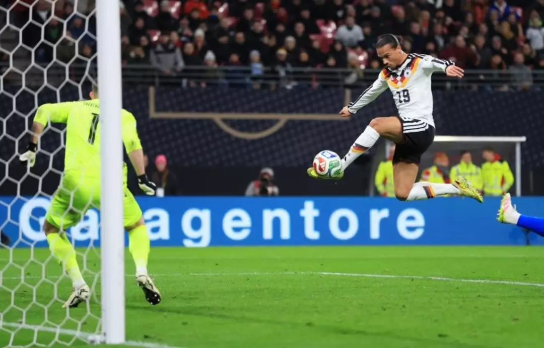 Galatasaraylı Sane Fenerbahçeli Skriniar'ı Rezil Etti! (3)-1