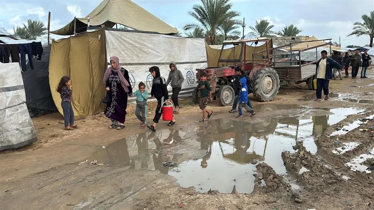 Gazzeli Mazlumların Dramı Ne Battaniyemiz Kaldı Ne De Yatağımız, Bu Gece Sokakta Uyuyacağız (2)-1