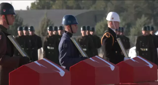 Gürcistan’da Düşen Askeri Uçakta Şehit Olan 20 Asker Için Ankara’da Tören Düzenlendi (3)-1