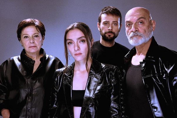 İnsanlar, Mekanlar, Nesneler Güçlü Oyuncu Kadrosu Ile Sahnede!