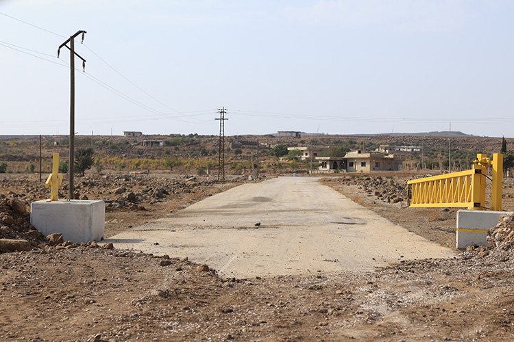 İsrail Ordusu, Kuneytra'da Sivillerin Geçişini Engelleyen Yeni Bir Kontrol Noktası Kurarak Bölgede Tansiyonu Yeniden Yükseltti (5)