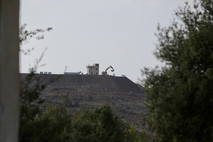 İsrail Ordusu, Kuneytra'da Sivillerin Geçişini Engelleyen Yeni Bir Kontrol Noktası Kurarak Bölgede Tansiyonu Yeniden Yükseltti (6)