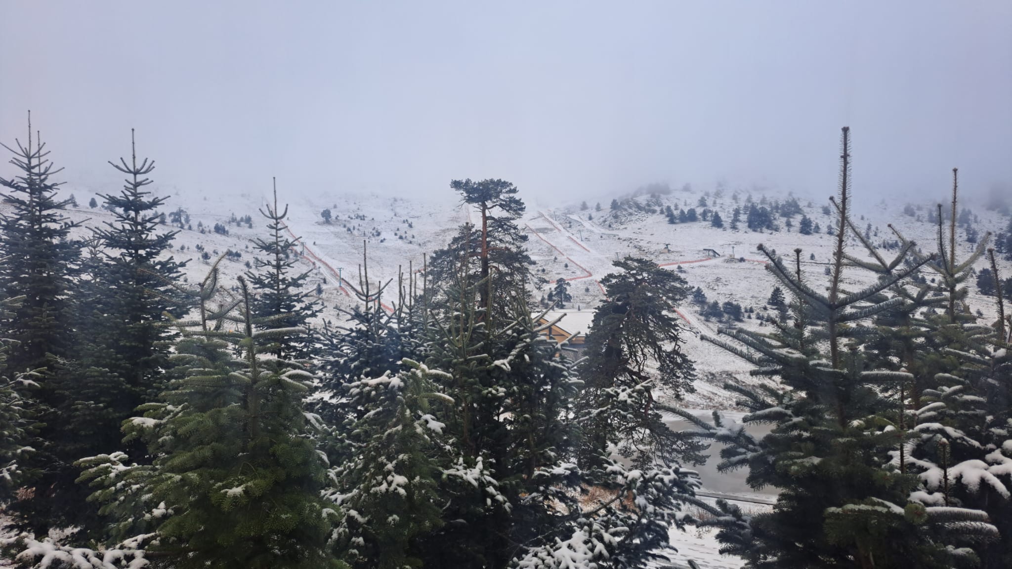 İşte Günün Hava Durumu Erciyes’e Kar Yağdı, Kars’ta Kırağı Etkili Oldu (2)-1