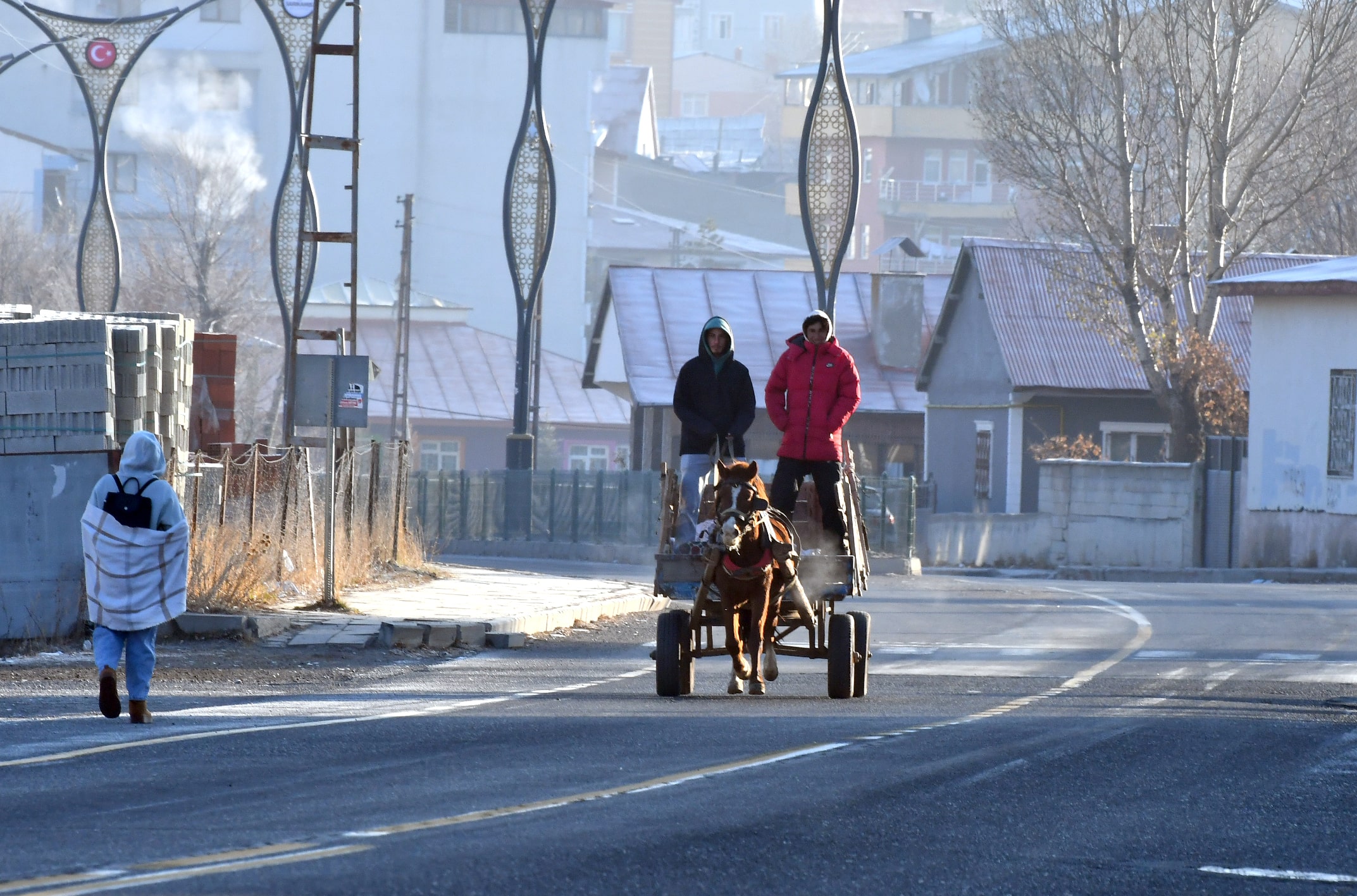 İşte Günün Hava Durumu Erciyes’e Kar Yağdı, Kars’ta Kırağı Etkili Oldu (3)-1