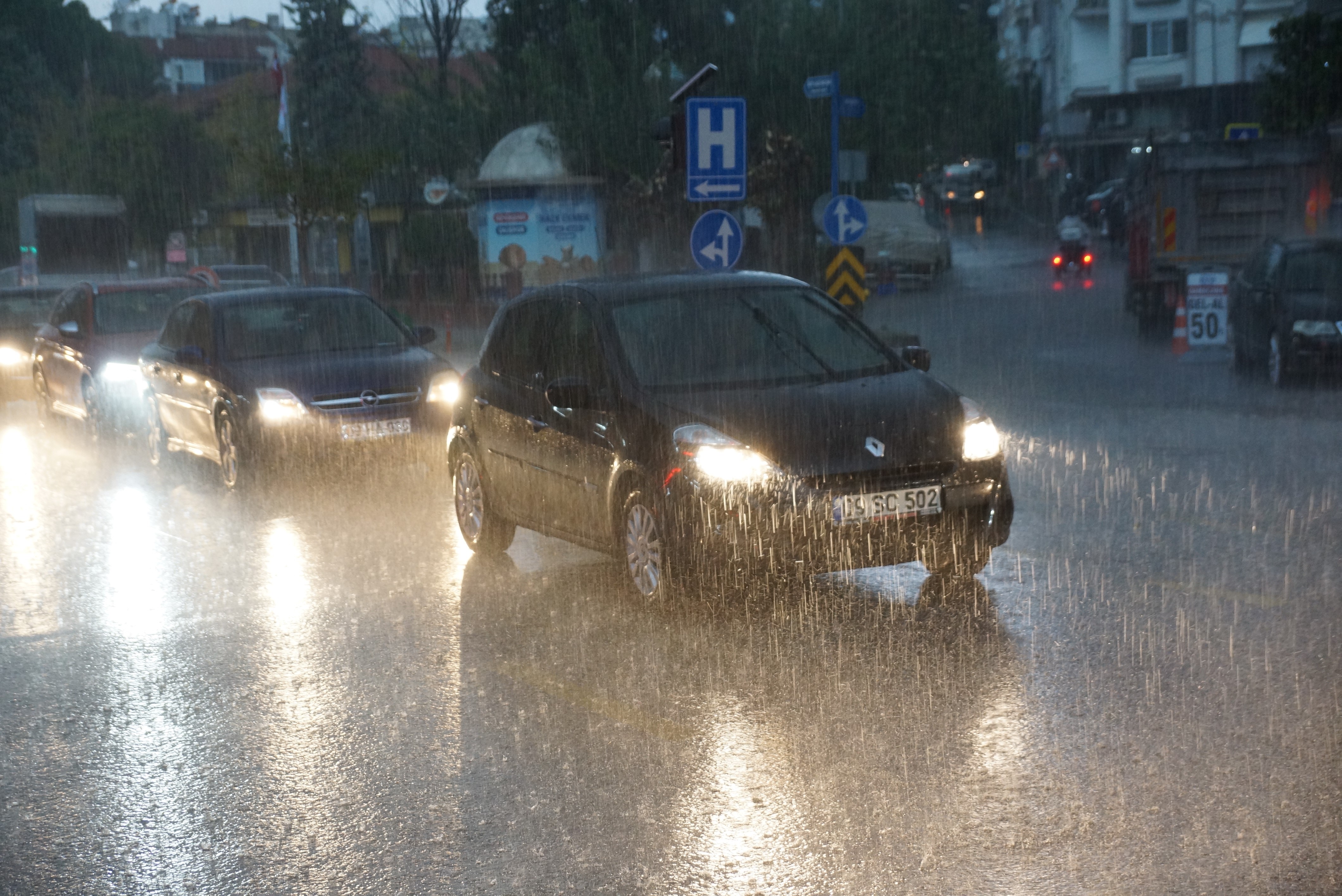 Meteoroloji Uyardı Türkiye Yağmura Teslim Olacak (1)-1