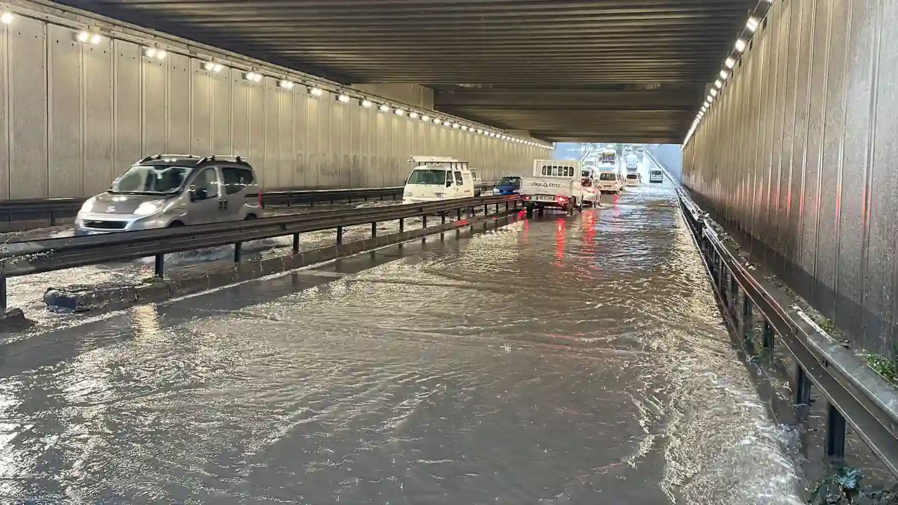 Meteoroloji Uyardı Türkiye Yağmura Teslim Olacak (2)