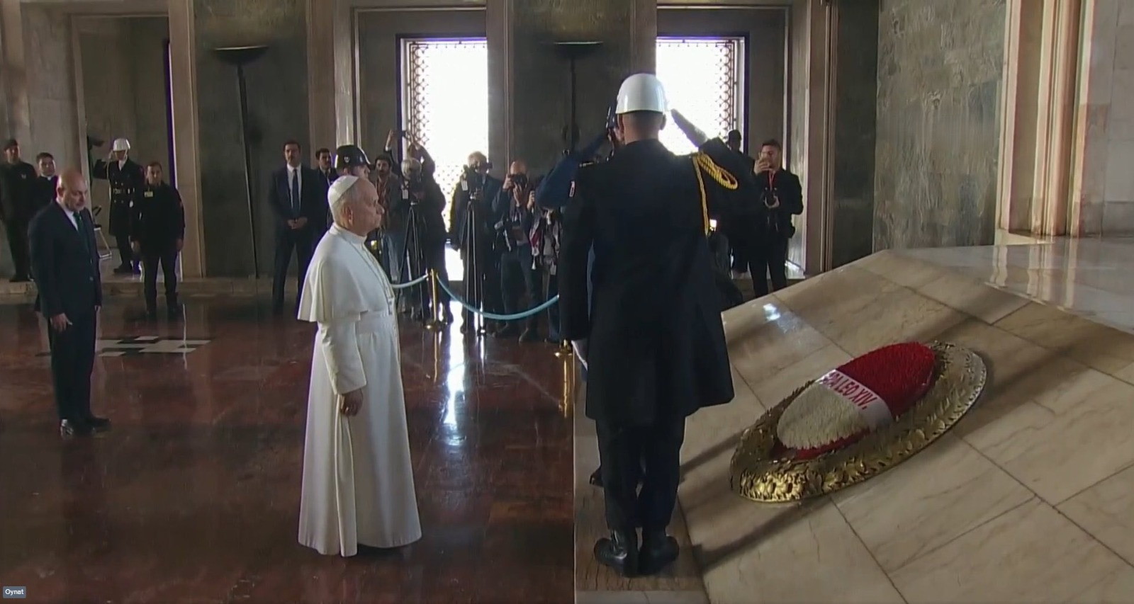 Papa 14. Leo Anıtkanir'de