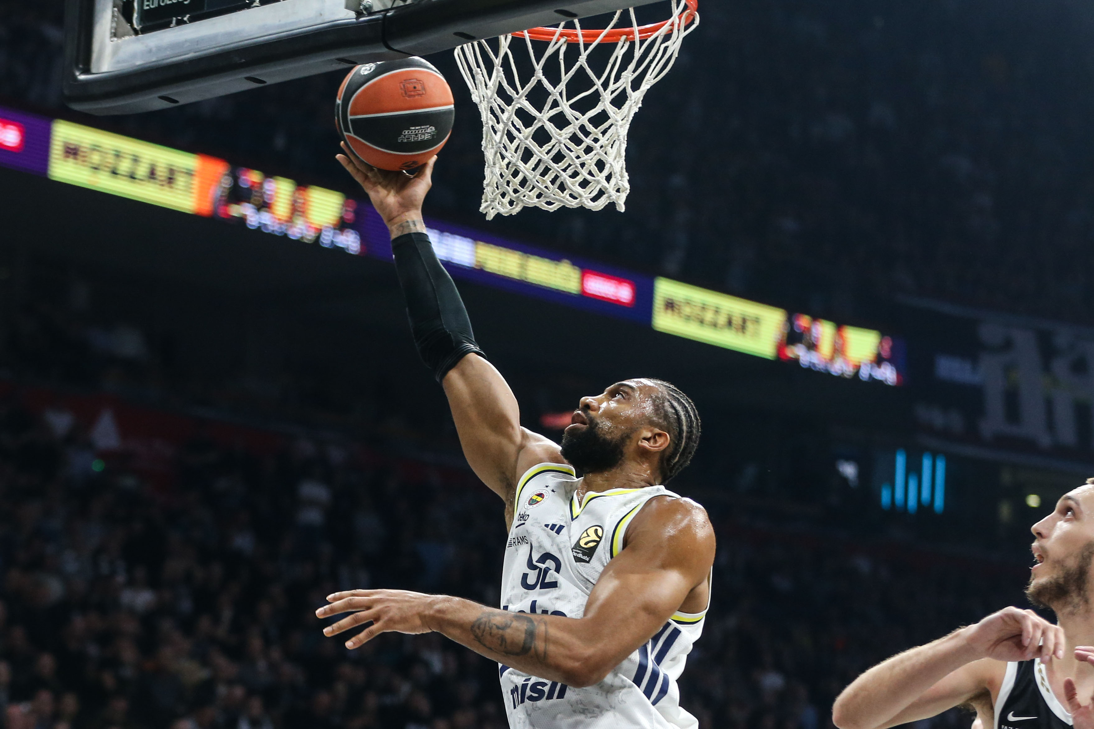 Partizan Fenerbahçe Maçında Türk Düşmanlığını Bir Kez Daha Kustular! (2)