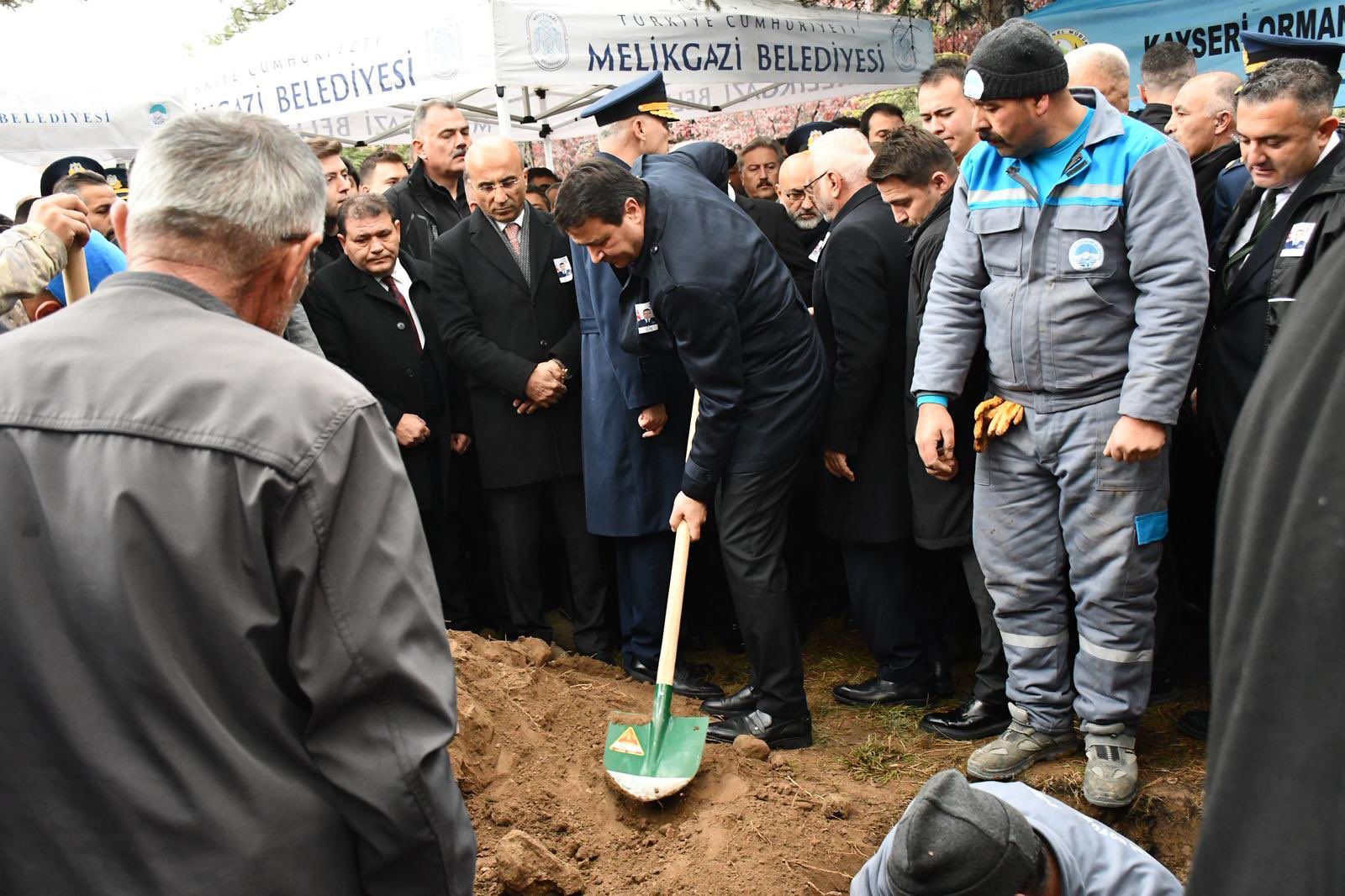 Saadet Partisi Genel Başkanı Mahmut Arıkan Şehit Binbaşı Nihat İlgen’in Cenazesine Katıldı (1)