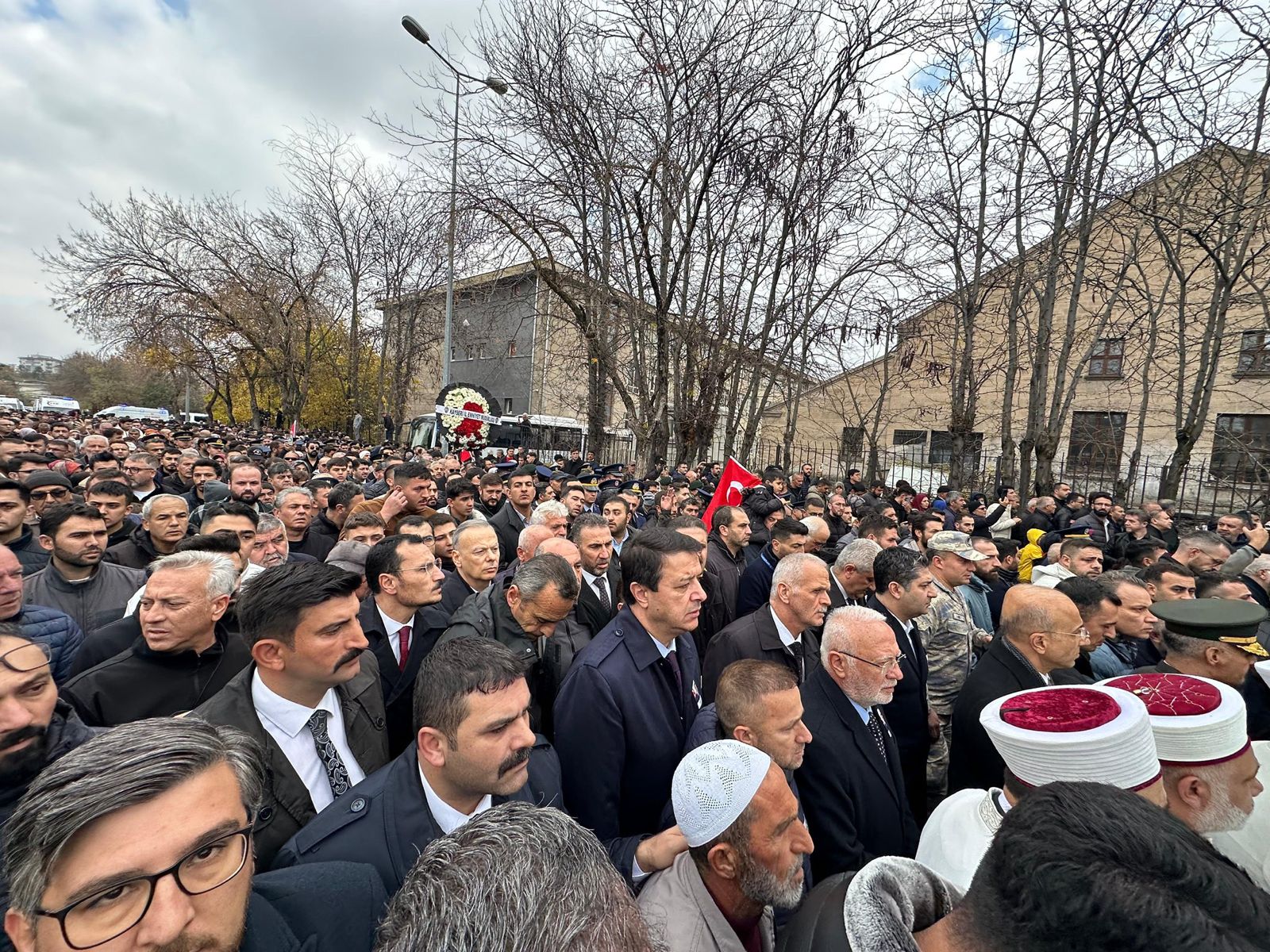Saadet Partisi Genel Başkanı Mahmut Arıkan Şehit Binbaşı Nihat İlgen’in Cenazesine Katıldı (2)