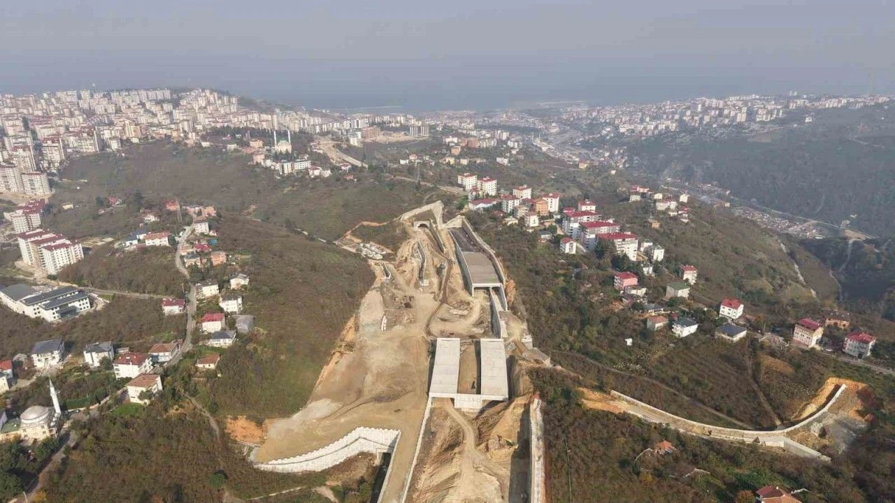 Trabzon’un Yeni Ulaşım Hattı Kanuni Bulvarı Çalışmaları Sürüyora