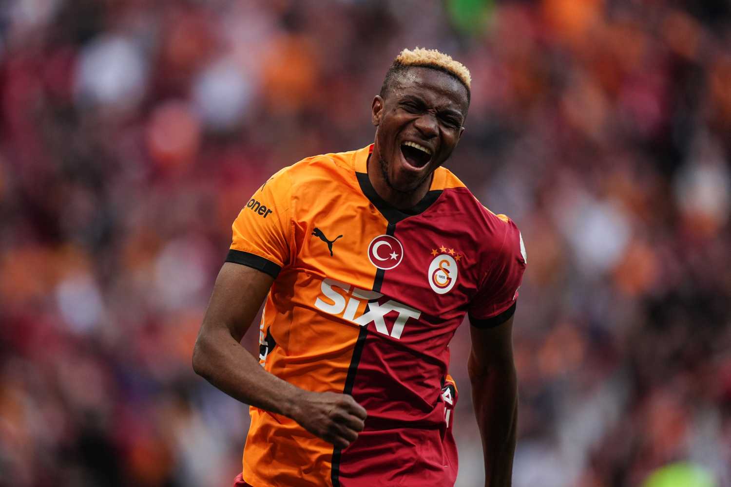 Victor Osimhen Bombayı Patlattı! Galatasaraylılara Müjdeyi Havalimanında Verdi (1)