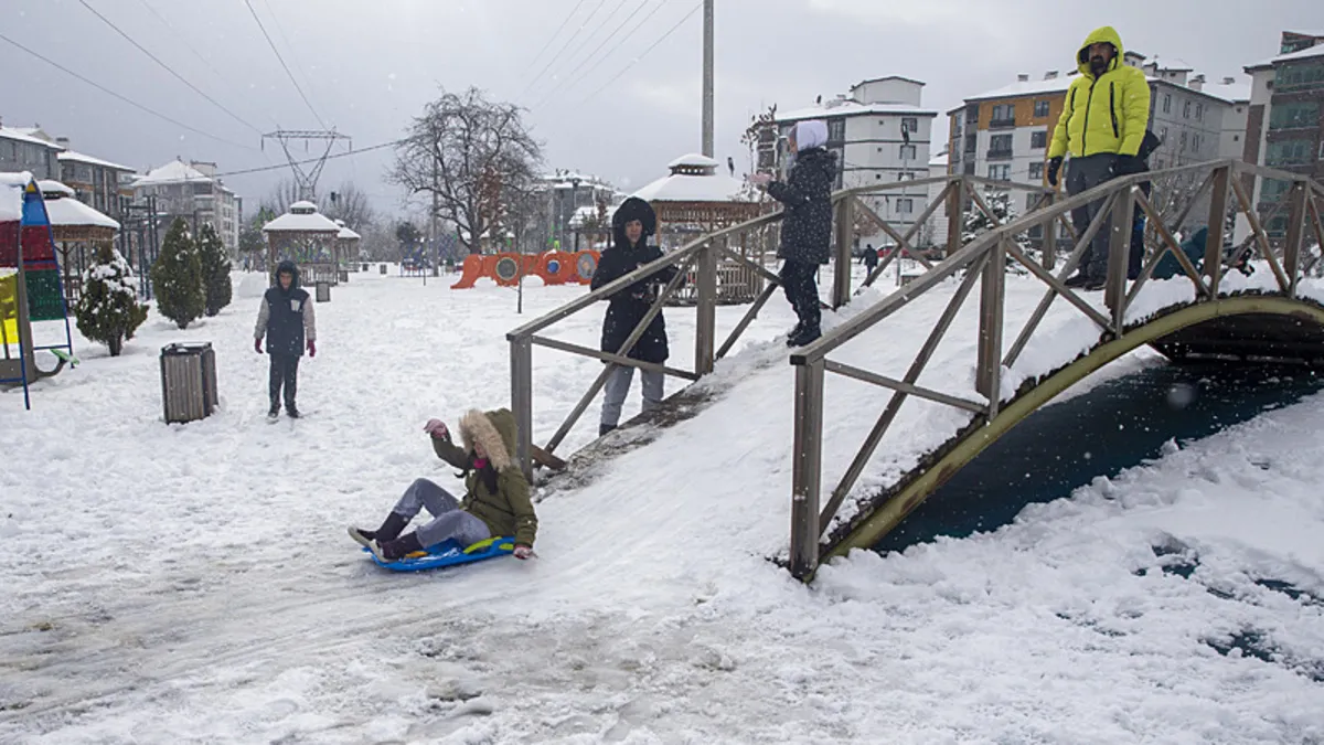 1200X675 Ilk Kar Tatili Haberi O Ilimizden Geldi Valilik Duyurdu Egitime Bir Gun Ara Verildi 1766926375271