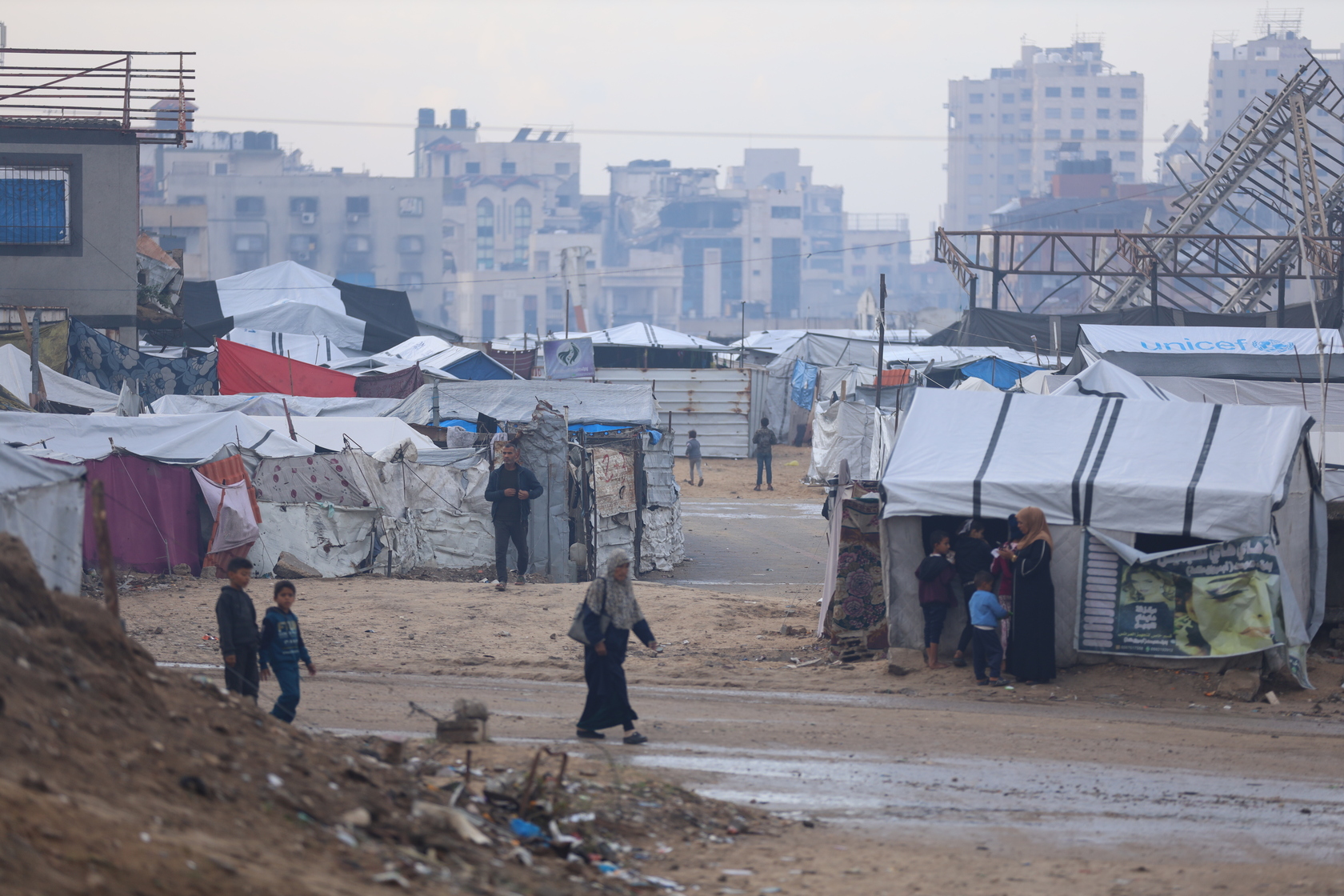 A A 20251210 39941024 39941015 G A Z Z E D E 10 A R A L I K D U N Y A I N S A N H A K L A R I G U N U