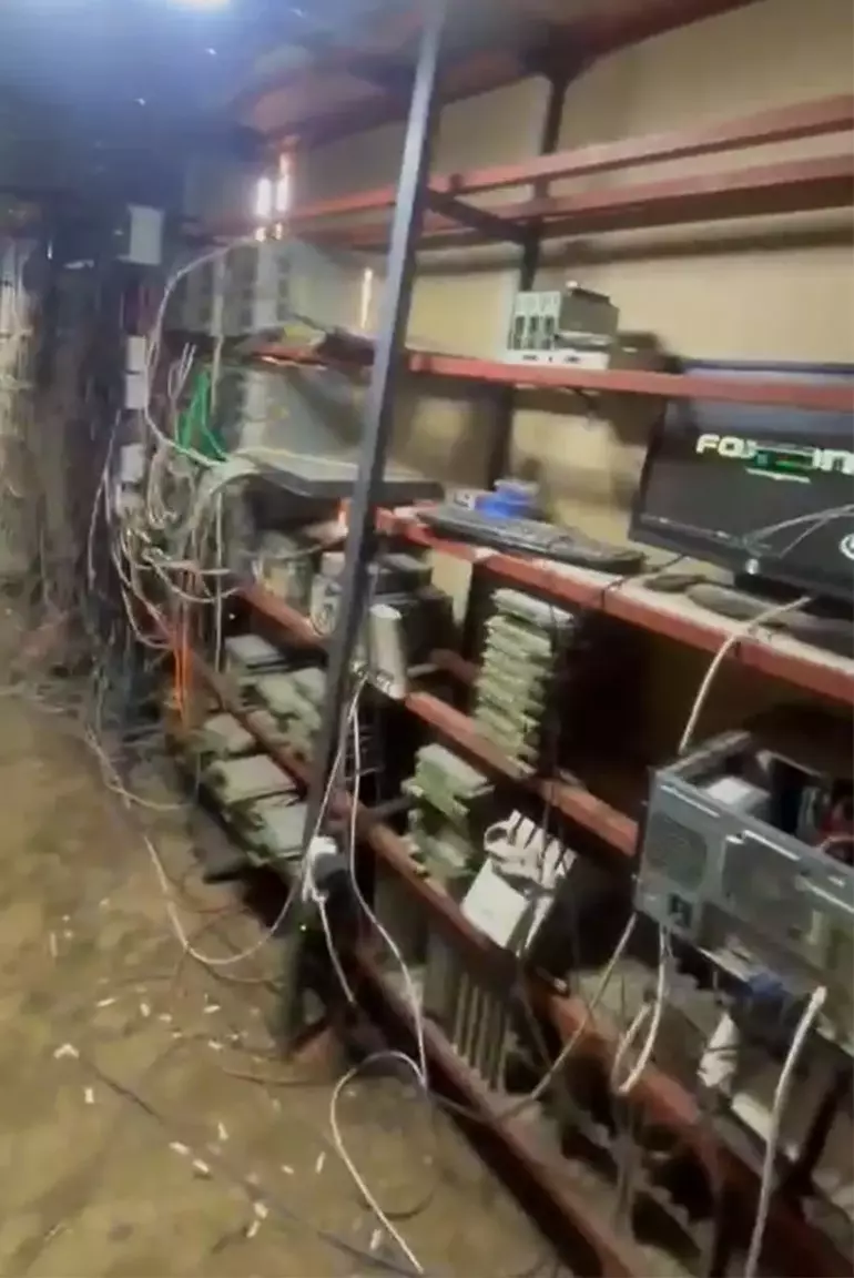 Ahır Görünümde Tesis Kurup Kaçak Elektrikle Kripto Para Imalatı Yaptılar (1)