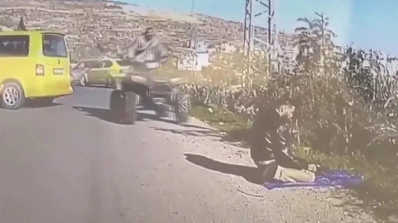 Alçaklıkta Yeni Safha İşgalci Cani, Namaz Kılan Müslümanı Ezdi!T