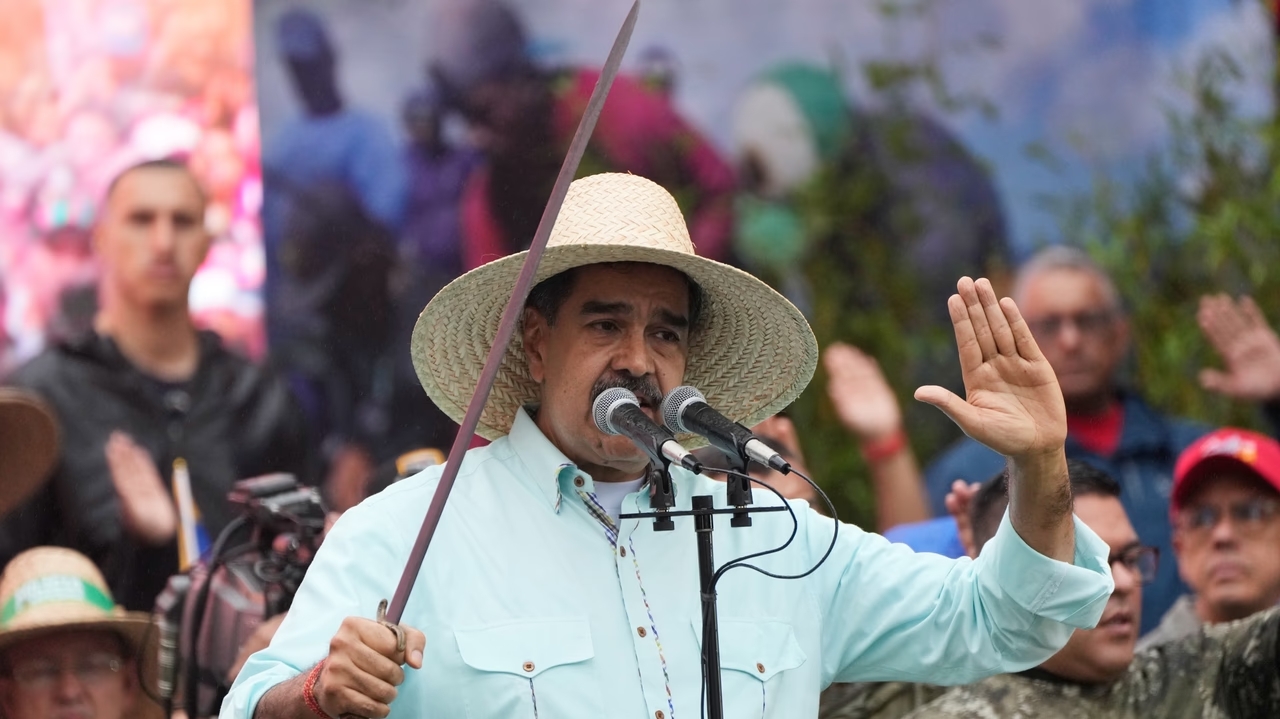 Amaduro’dan Abd’ye Çifte Mesaj Önce Kılıçları Çekti Sonra Dans Etti!