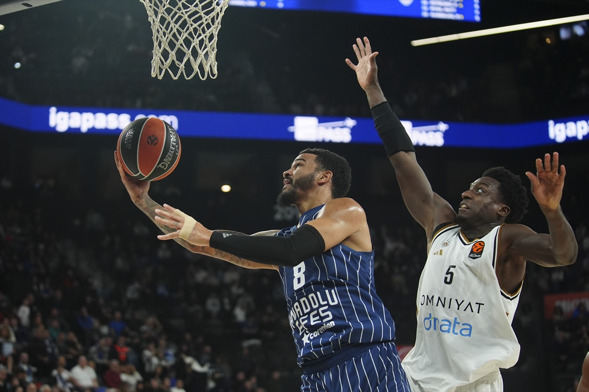 Anadolu Efes Son Çeyrekte Yıkıldı! Dubai Affetmedi (1)