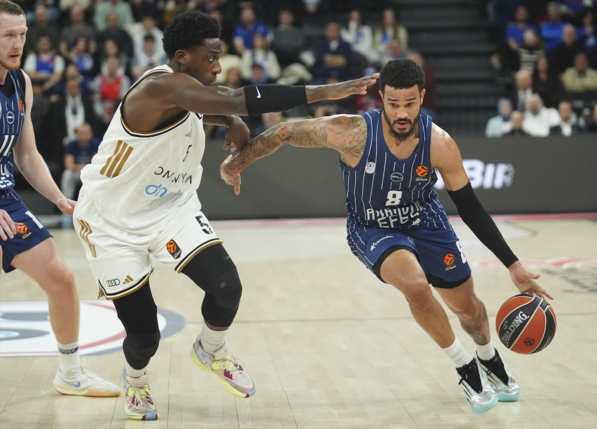 Anadolu Efes Son Çeyrekte Yıkıldı! Dubai Affetmedi (3)