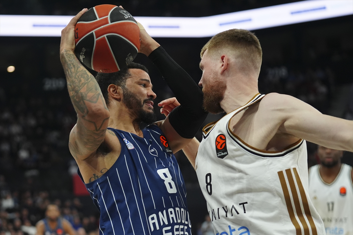 Anadolu Efes Son Çeyrekte Yıkıldı! Dubai Affetmedi (4)