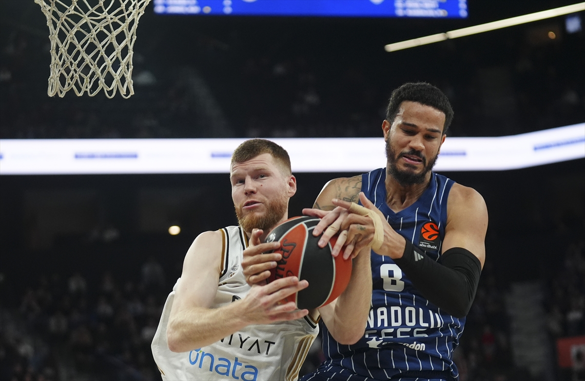 Anadolu Efes Son Çeyrekte Yıkıldı! Dubai Affetmedi (5)