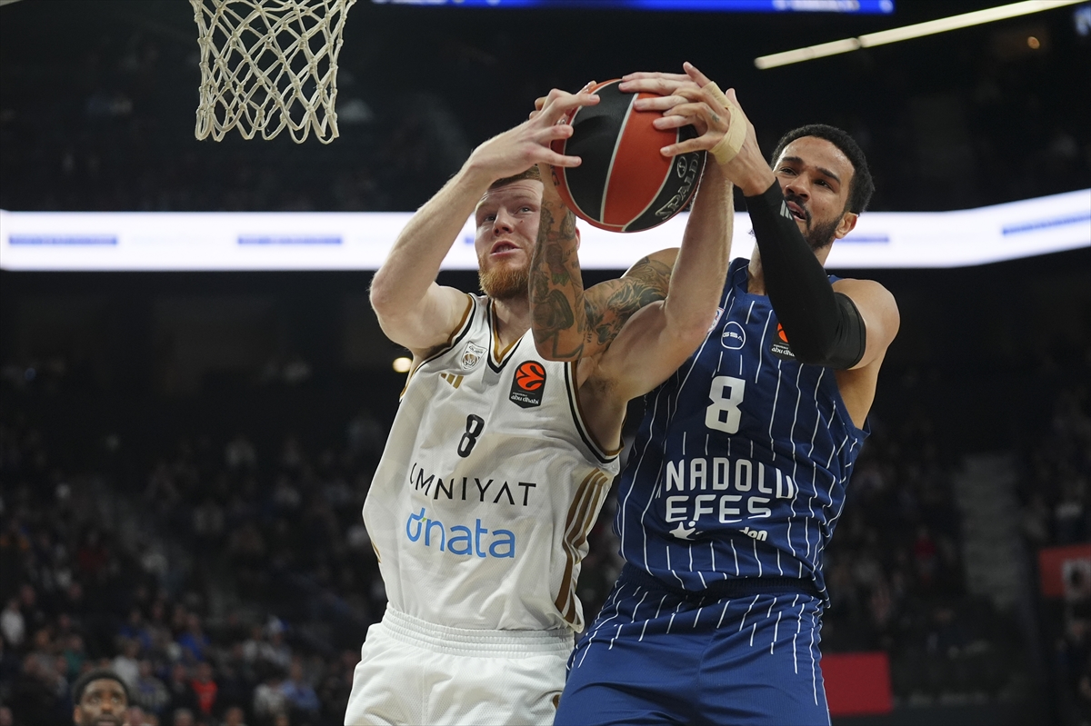 Anadolu Efes Son Çeyrekte Yıkıldı! Dubai Affetmedi (6)