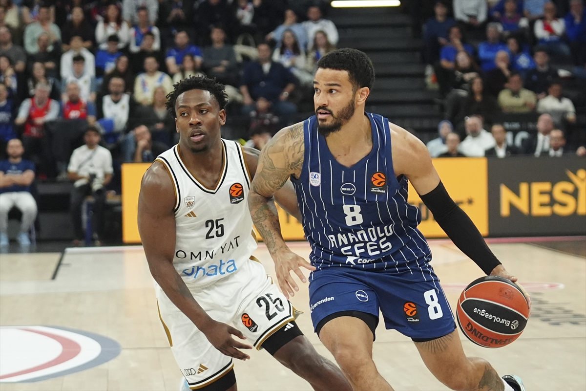 Anadolu Efes Son Çeyrekte Yıkıldı! Dubai Affetmedi (7)