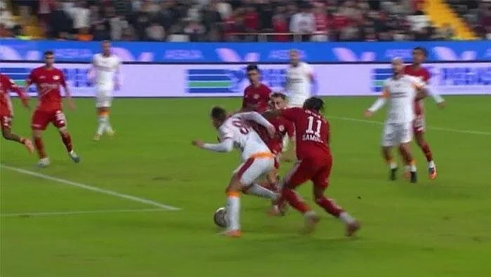 Antalyaspor Galatasaray Tartışmalı Pozisyonlar (5)