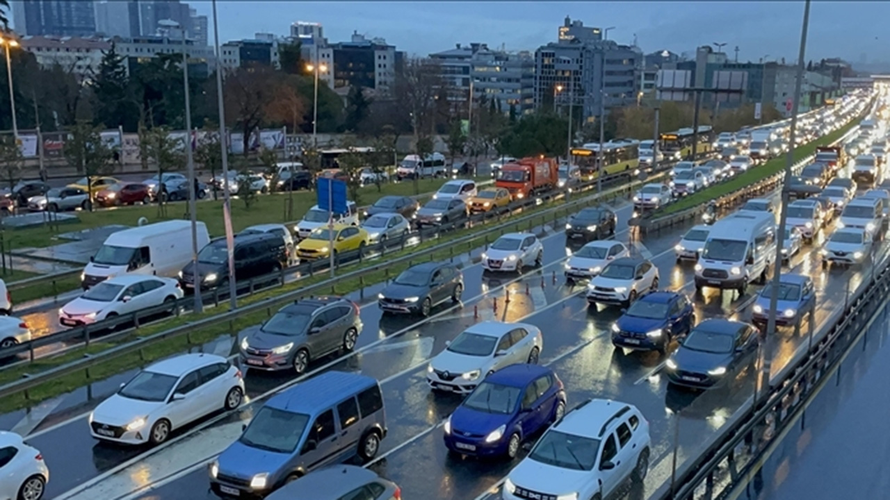 Araç Sahipleri Dikkat, 1 Ocak'ta Tarife Değişiyor! En Düşük 15 Bin, En Yüksek 290 Bin Tl Oldu