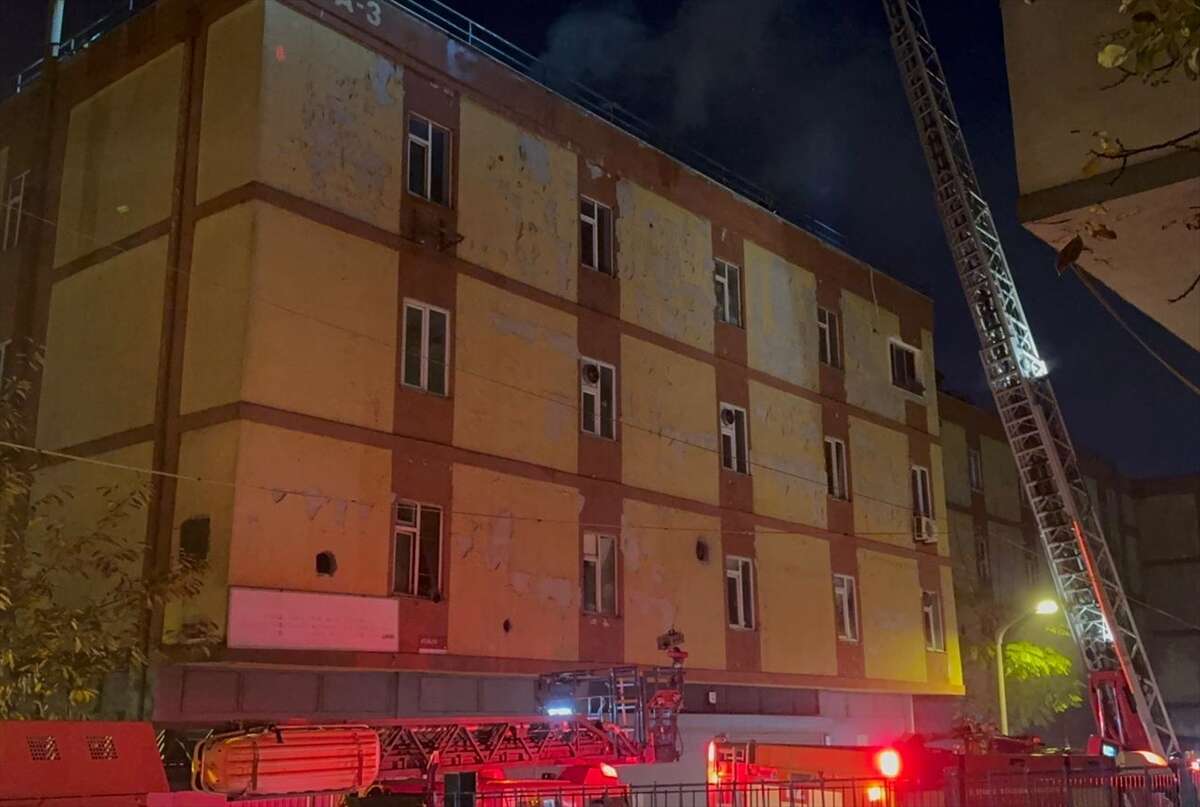 Başakşehir’de Korkutan Anlar İmalathanede Çıkan Yangın Söndürüldü (2)