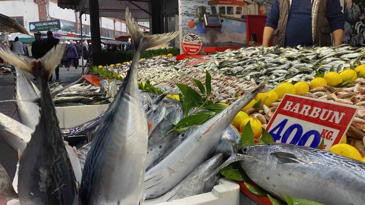 Bolu Pazarı'nda Hamsi Krizi Fırtına Vurdu, Balık Fiyatları Uçtu!S-2