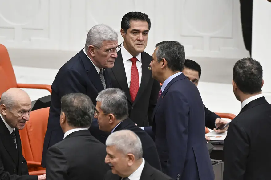 Bütçe Görüşmelerinin Son Gününde Meclis’te Dikkat Çeken Görüntüler (3)