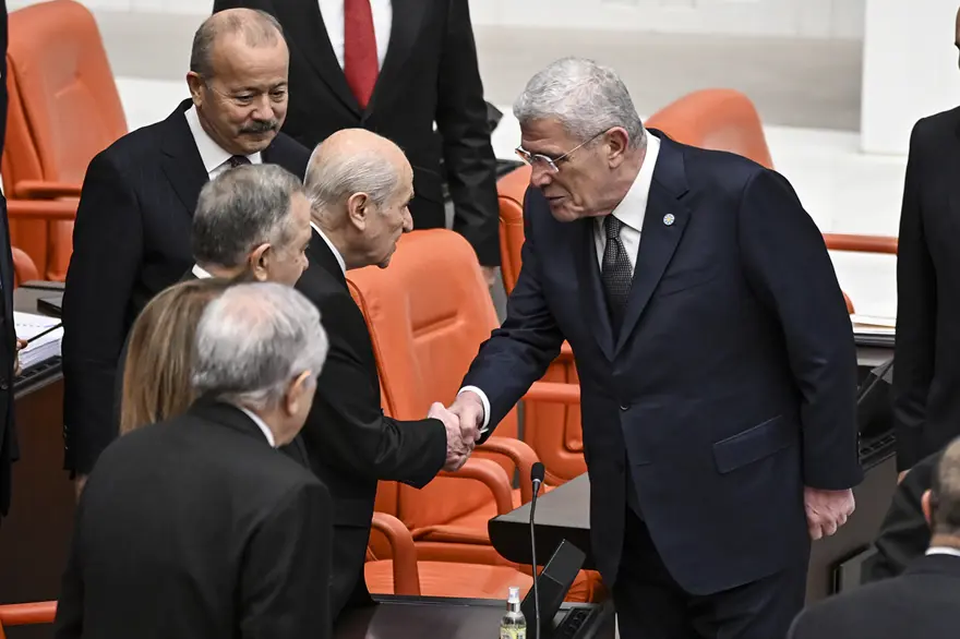 Bütçe Görüşmelerinin Son Gününde Meclis’te Dikkat Çeken Görüntüler (4)