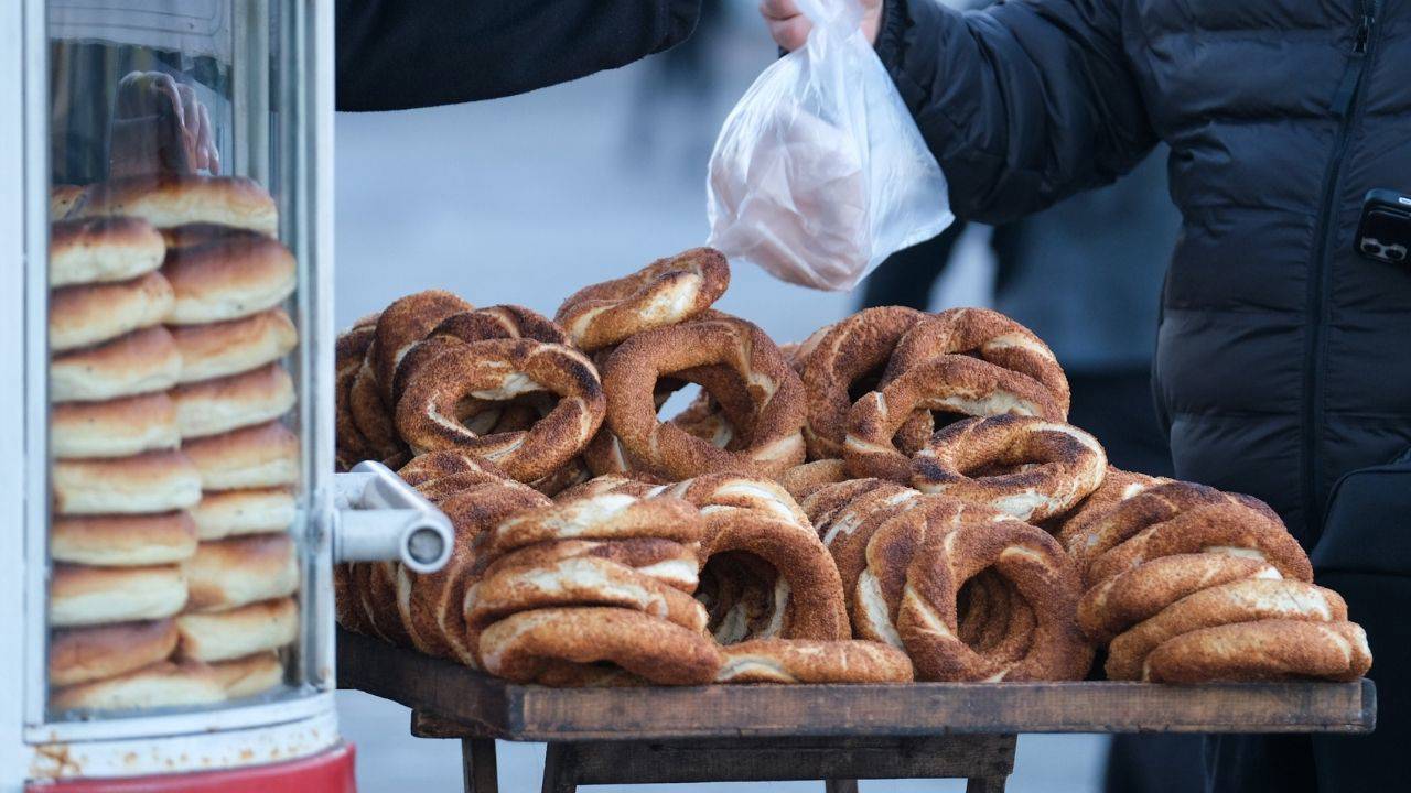 Cumhurbaşkanı Erdoğan'ın Simit Hesabı Error Verdi! Simitte Gizli Zam Ifşa Oldu Resmiyette 15 Tl, Tezgahta 25 Tl! (1)