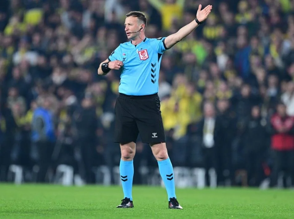 Fenerbahçe Galatasaray Maçındaki O Pozisyona Dikkat! Derbinin Tartışmalı Hakem Kararları! (1)-2