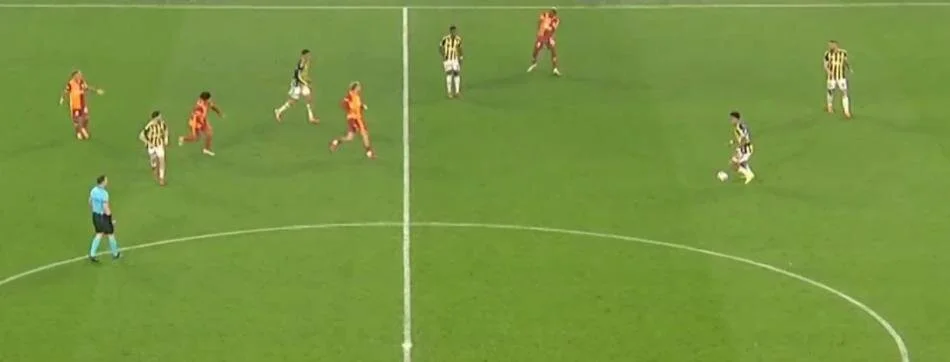 Fenerbahçe Galatasaray Maçındaki O Pozisyona Dikkat! Derbinin Tartışmalı Hakem Kararları! (14)