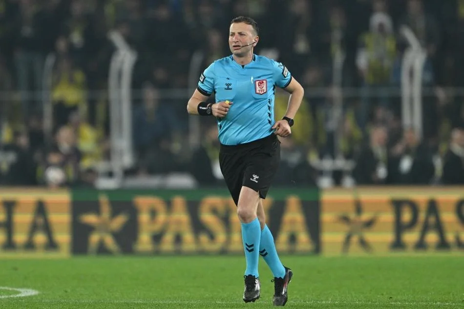 Fenerbahçe Galatasaray Maçındaki O Pozisyona Dikkat! Derbinin Tartışmalı Hakem Kararları! (29)